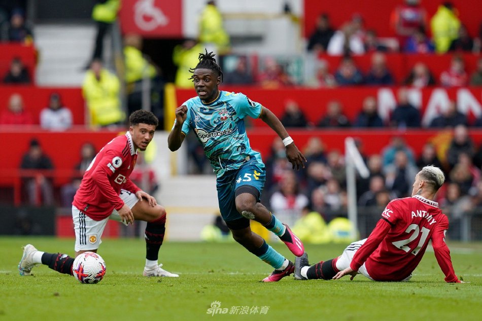 纽卡斯尔坚 纽卡斯尔坚