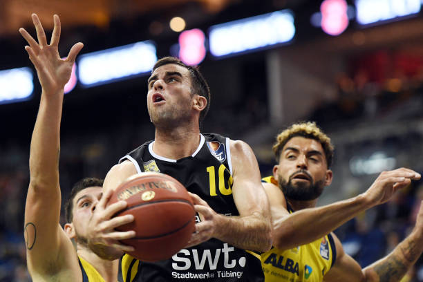 他的身价受 他的身价受