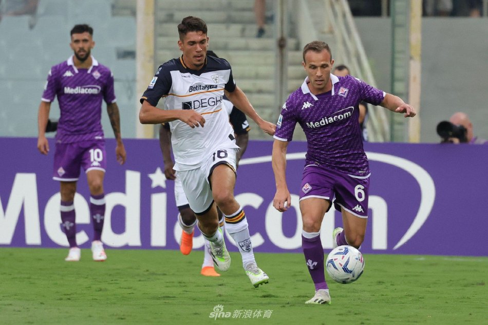 在前锋位置 在前锋位置