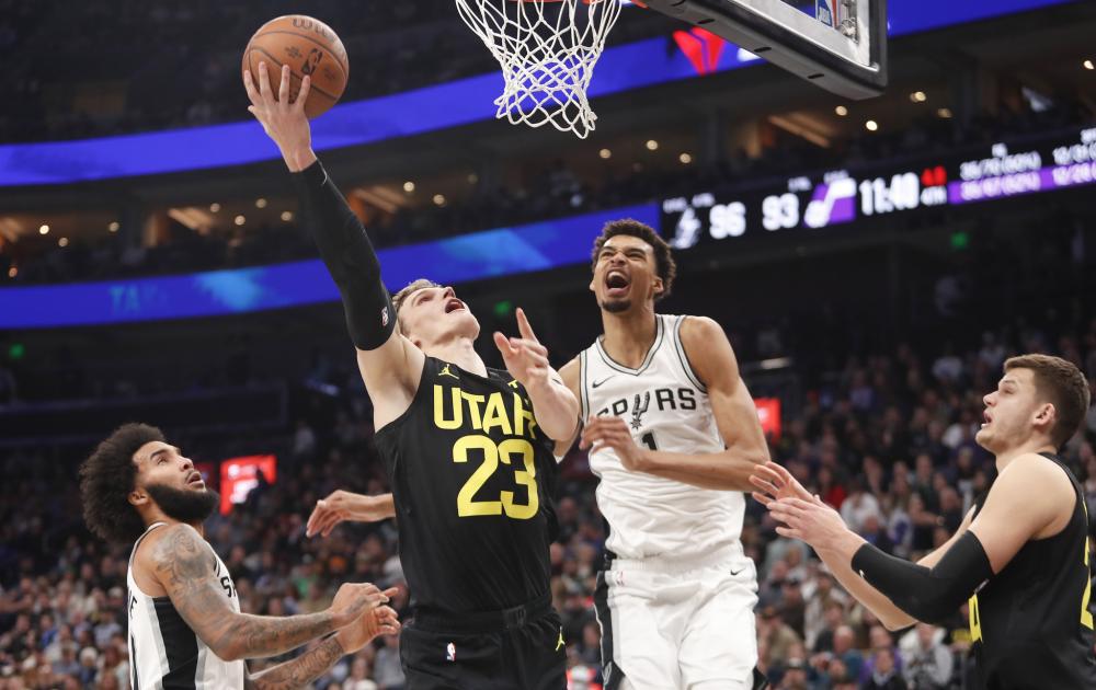 记者：西蒙斯已与热刺达成个人协议，今天进行体检